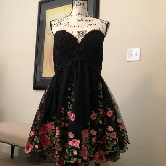 HOST PICK Beautiful Lord and Taylor dress. - Picture 2 of 7